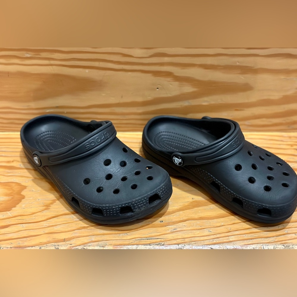 Childs black croc Sz 2
